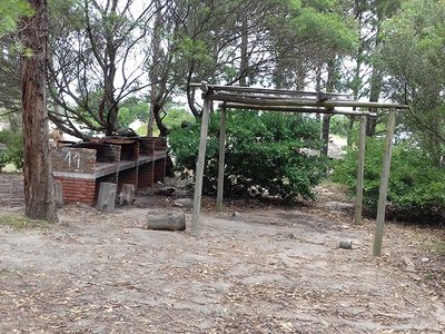 Camping - Parrillero y sombráculo